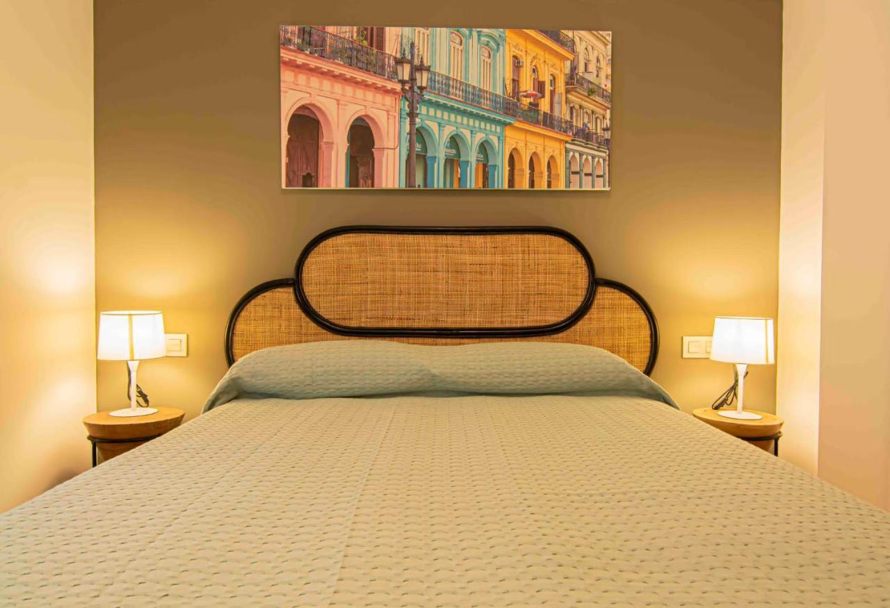 Apartamentos Leonor Málaga Esterno foto